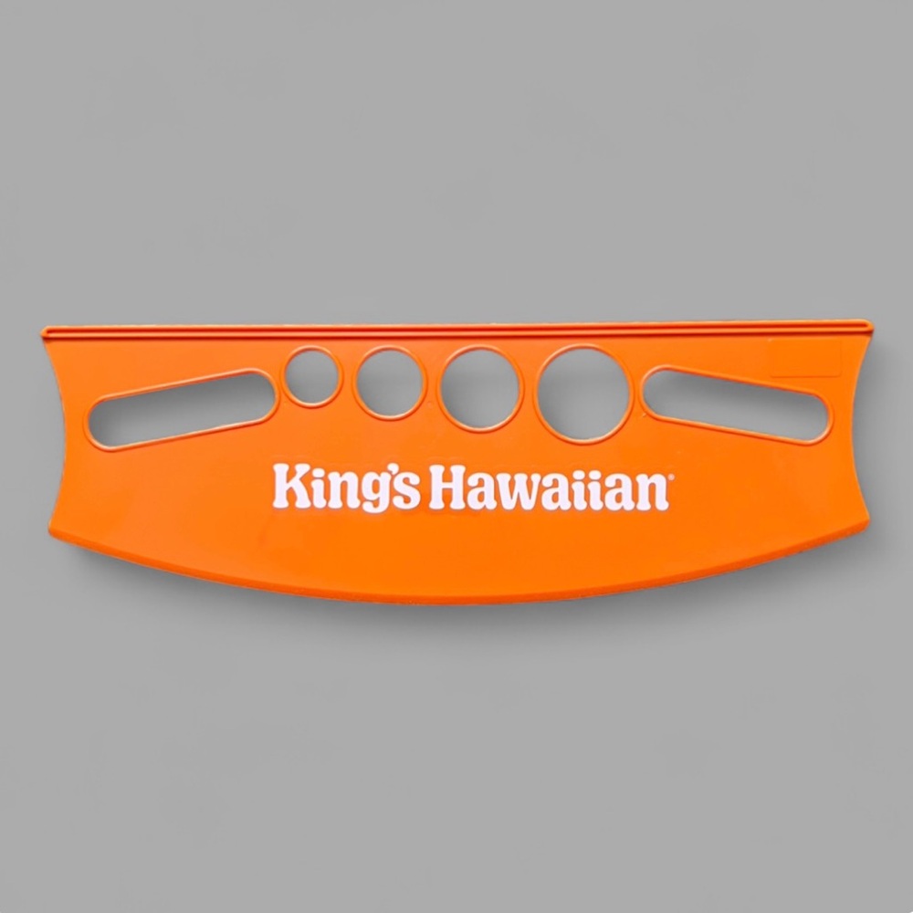NWOT Kings Hawaiian 16.5in x 5.5in Pizza Bread Plastic Rocker Cutter Tool